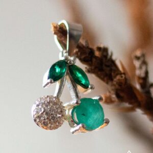 Dije Esmeralda Cereza · Emeraldland