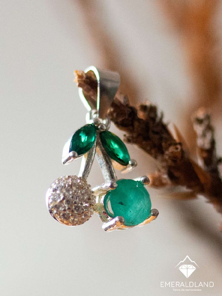 Dije Esmeralda Cereza · Emeraldland